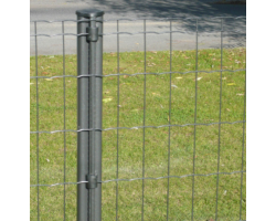 Poteau à crémaillère en acier - Résistance et adaptabilité